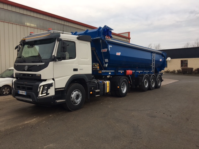 Location de semi-benne de 25 ou 30 tonnes avec chauffeur par Helfaut Travaux