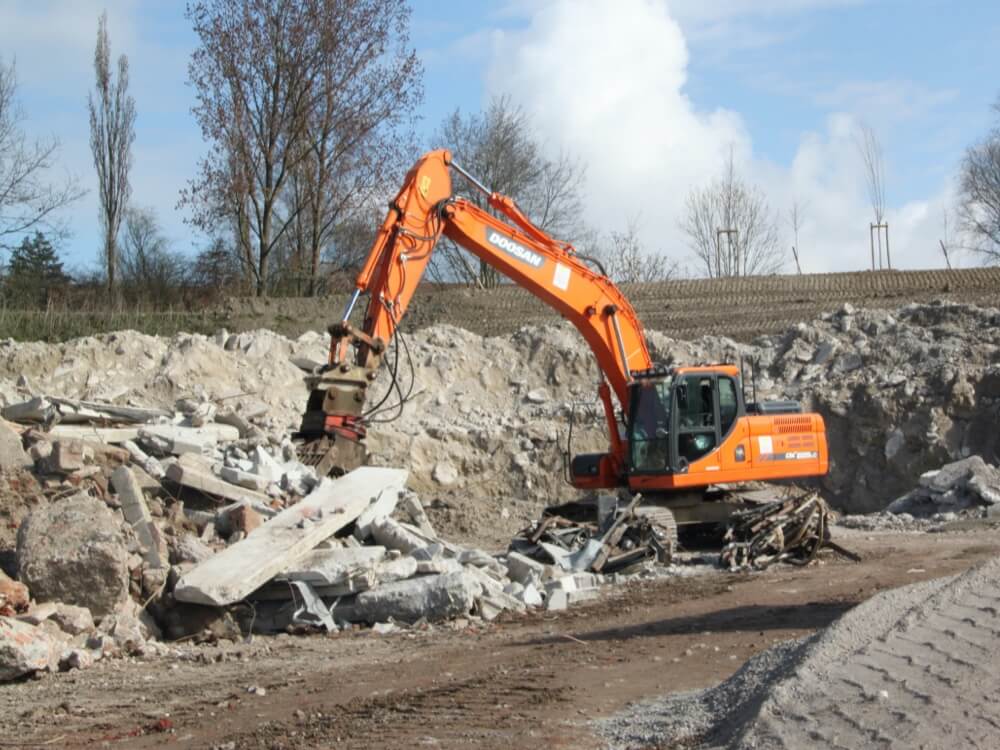 Découvrez la plateforme de recyclage de déchets de chantier "La grande réserve" par Helfaut Travaux