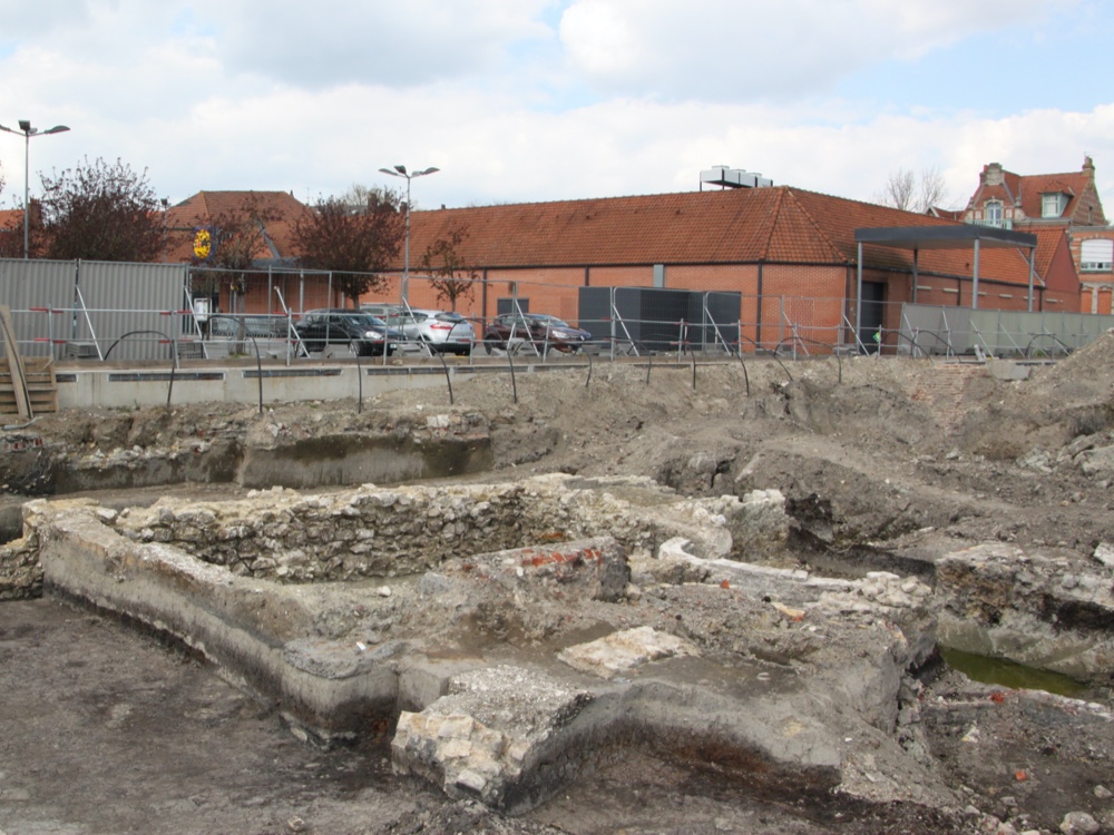 Helfaut Travaux, entreprise de terrassement, location de matériels avec chauffeur pour les fouilles archéologiques - Nord Pas de calais