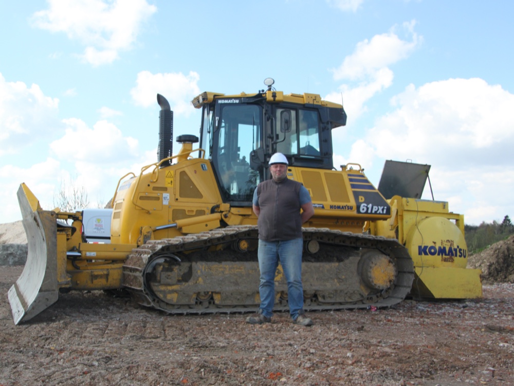 Location de Bull KOMATSU Bouteur D61 PX par Helfaut Travaux