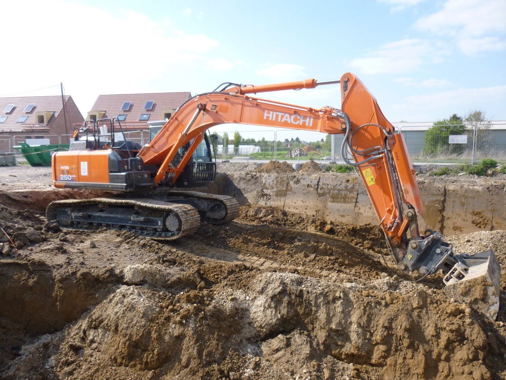 Location pelle à chenilles Hitachi ZX 250 chez Helfaut Travaux