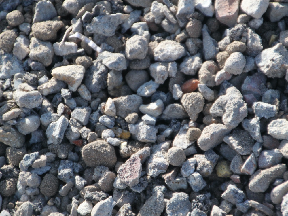 Vente de matériaux recyclés - Concassé 40/80 béton - drainant - Helfaut Travaux