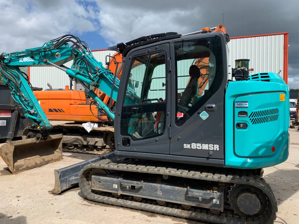 Location de matériels avec chauffeur mini-pelle Kobelco chez Helfaut Travaux