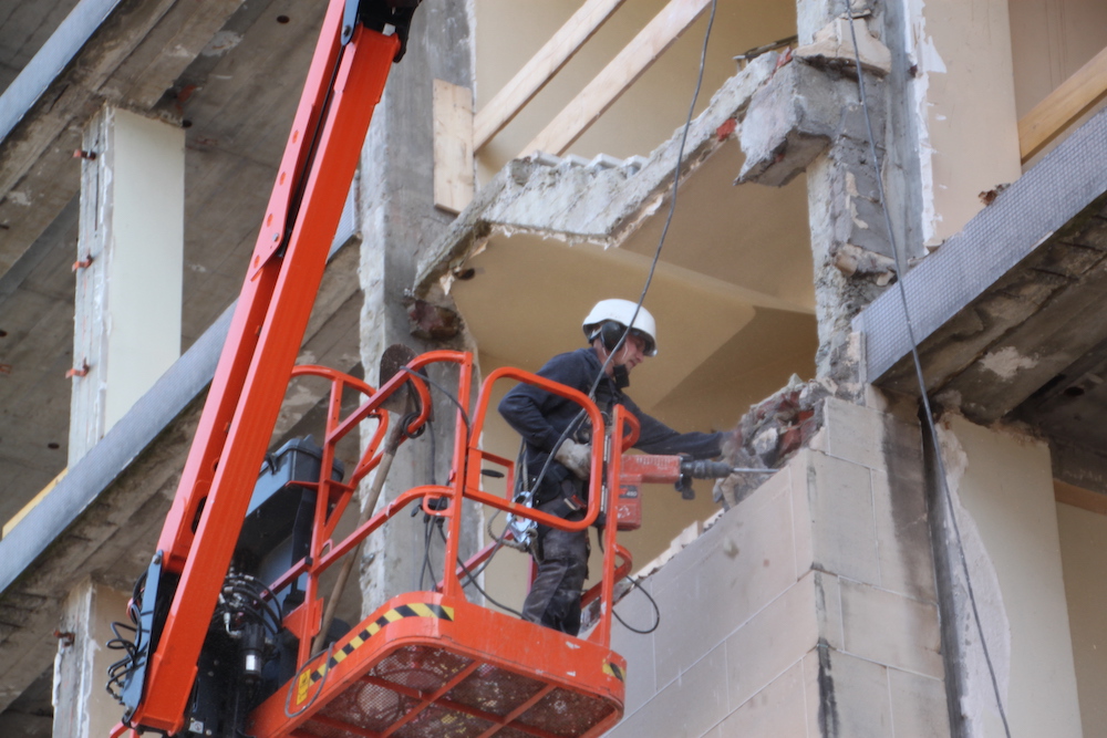 Déconstruction en cours par l'entreprise de démolition Helfaut Travaux