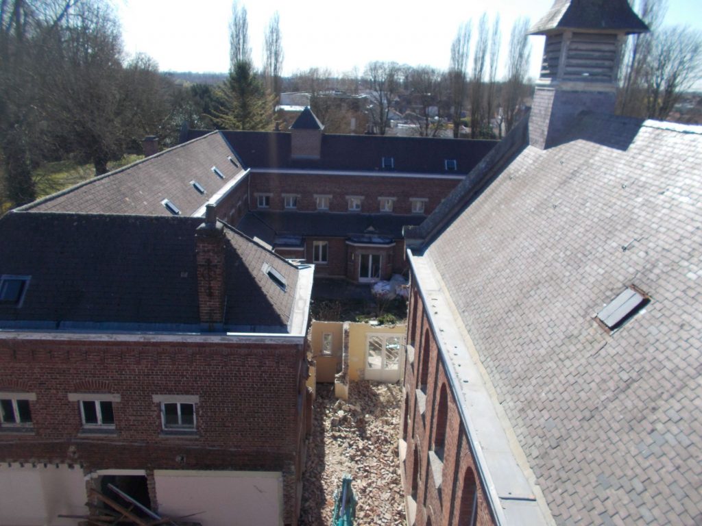 Déconstruction du monastère des clarisses à haubourdin : curage, désamiantage, démolition, gestion des déchets.