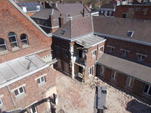 Déconstruction du monastère des clarisses à haubourdin : curage, désamiantage, démolition, gestion des déchets.