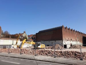 Démolition des bâtiments de l'entreprise TRP Charvet à Armentières par Helfaut Travaux