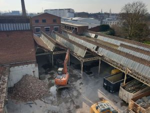 Démolition des bâtiments de l'entreprise TRP Charvet à Armentières par Helfaut Travaux