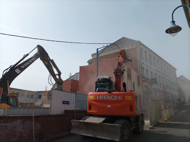 Démolition de bâtiments à Saint Pol sur Ternoise dans le cadre de la Réhabilitation et extension de la maison Départementale du Ternois