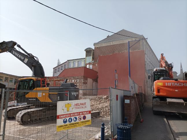 Démolition de bâtiments à Saint Pol sur Ternoise dans le cadre de la Réhabilitation et extension de la maison Départementale du Ternois