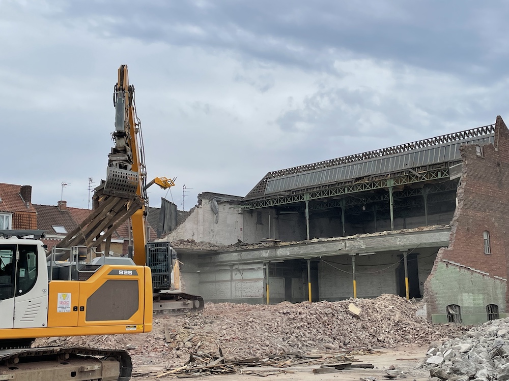 Démolition des bâtiments - démantèlement industriel de l'entreprise TRP Charvet à Armentières par Helfaut Travaux