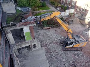 Curage et démolition des bâtiments de l'institut Pasteur à Lille - Démolition en centre-ville réalisée par l'entreprise de Démolition Helfaut Travaux