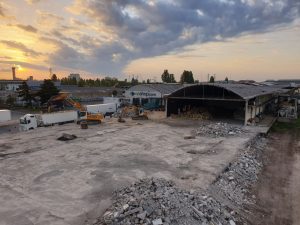 Désamiantage, curage et démolition d'entrepôts frigorifiques à Vitry-sur-Seine.