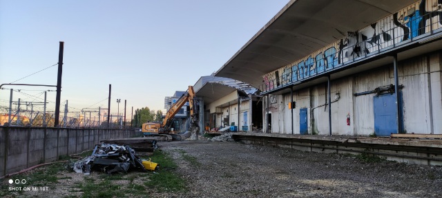 Opérations de curage et démolition d'entrepôts frigorifiques à Vitry-sur-Seine.