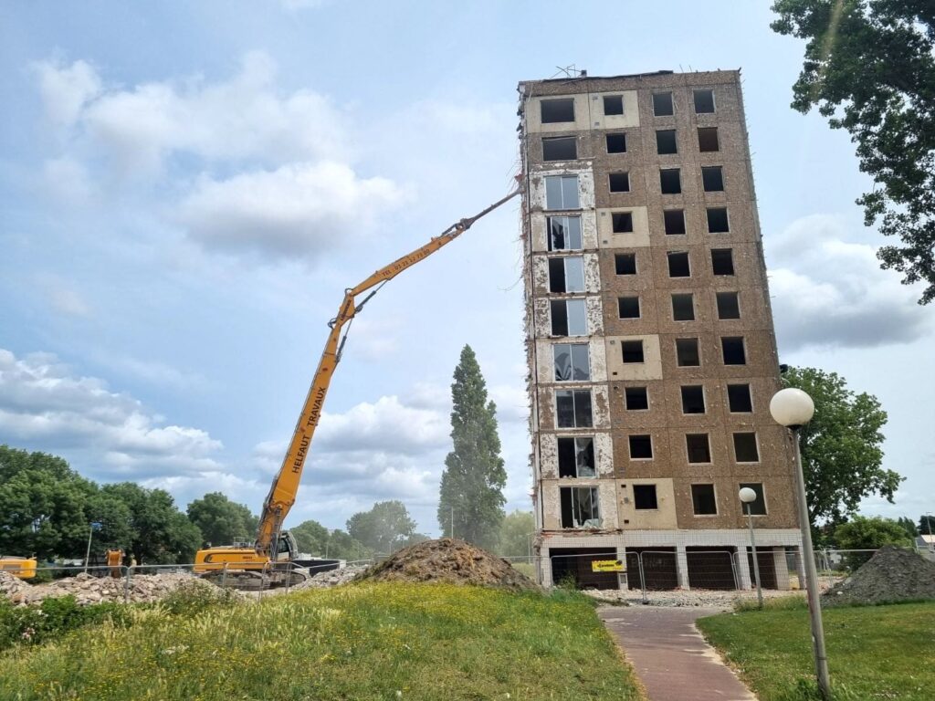 Chantier de démolition grande hauteur - Helfaut Travaux