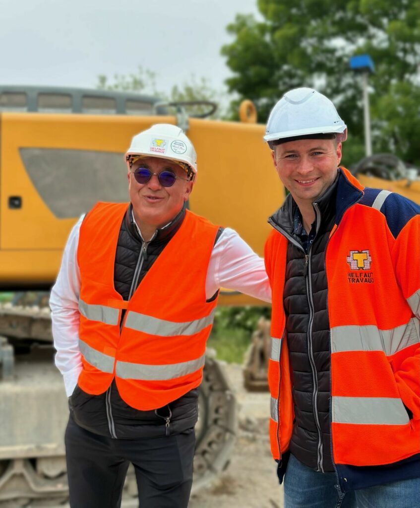 A gauche : Pascal Cochet, à droite : Romain Royez, sur le chantier de déconstruction de Grande Synthe